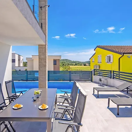 Andreas With Private Pool - Happy